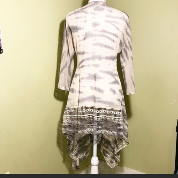 Gimmicks by BKE waterfall crochet cardigan - Picture 3 of 5